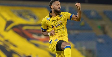 فولغيني يحتفل بهدفه في مرمى كوين كاستيلز