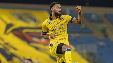 فولغيني يحتفل بهدفه في مرمى كوين كاستيلز