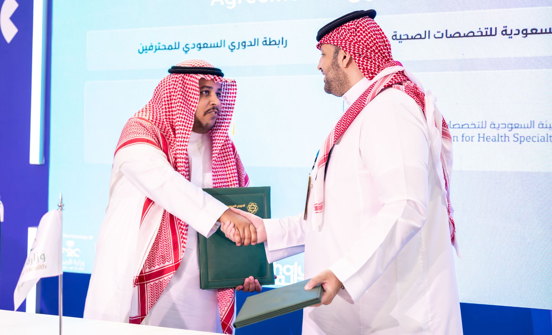 محمد الجهني ممثلًا لرابطة الدوري السعودي للمحترفين في المذكرة مع الهيئة السعودية للتخصصات الصحية