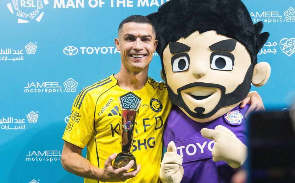 Cristiano Ronaldo picks up Man of the Match award v Al Fayha