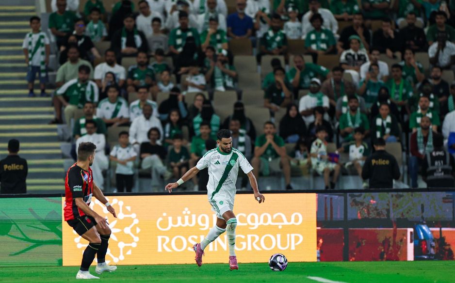 محرز الأعلى خلقًا للفرص في الفريقين بـ 24 فرصة والأكثر تمريرًا لزملائه داخل منطقة جزاء المنافسين