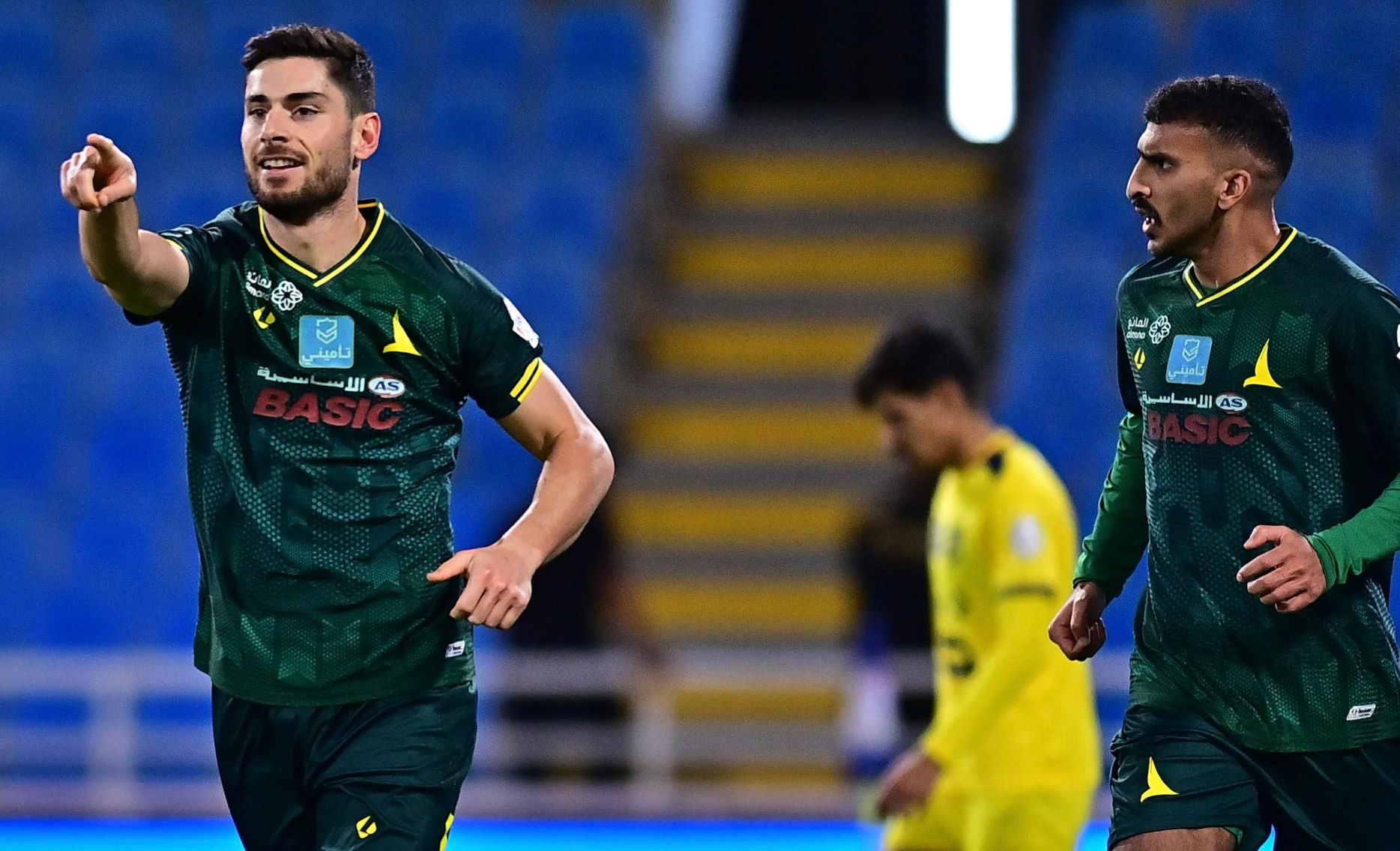 ماسوراس محتفلًا بثنائيته في مرمى الحزم