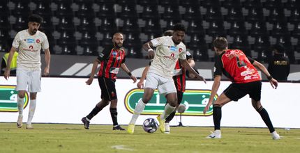 ضمك يخطف التعادل من الرياض في الدقائق الأخيرة