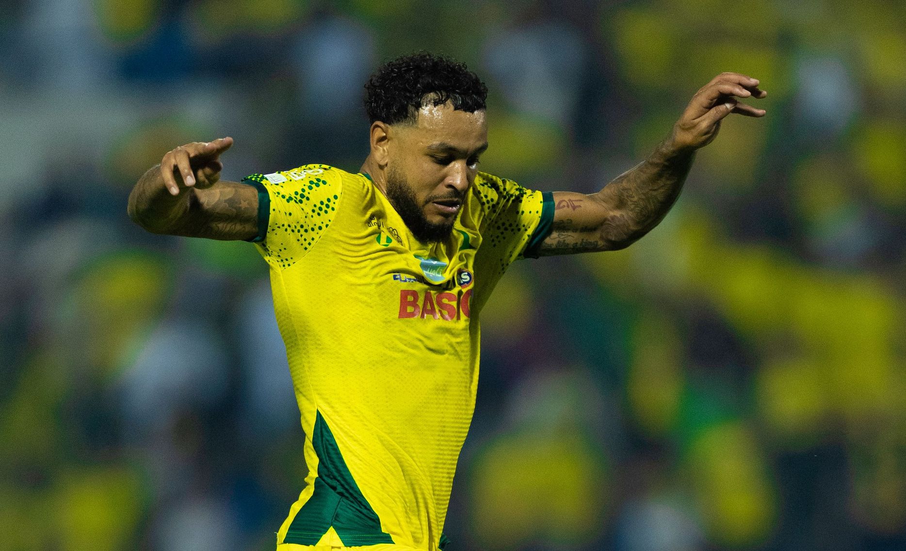 جوشوا كينغ في إحدى محاولاته خلال لقاء الاتحاد