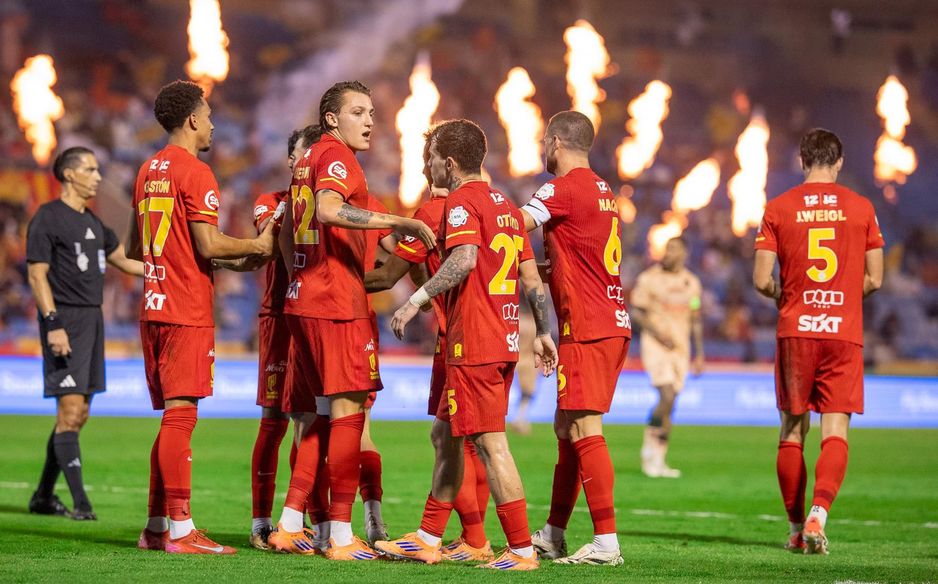Mateo Retegui celebrates one of two goals scored in Al Qadsiah's win v Al Kholood