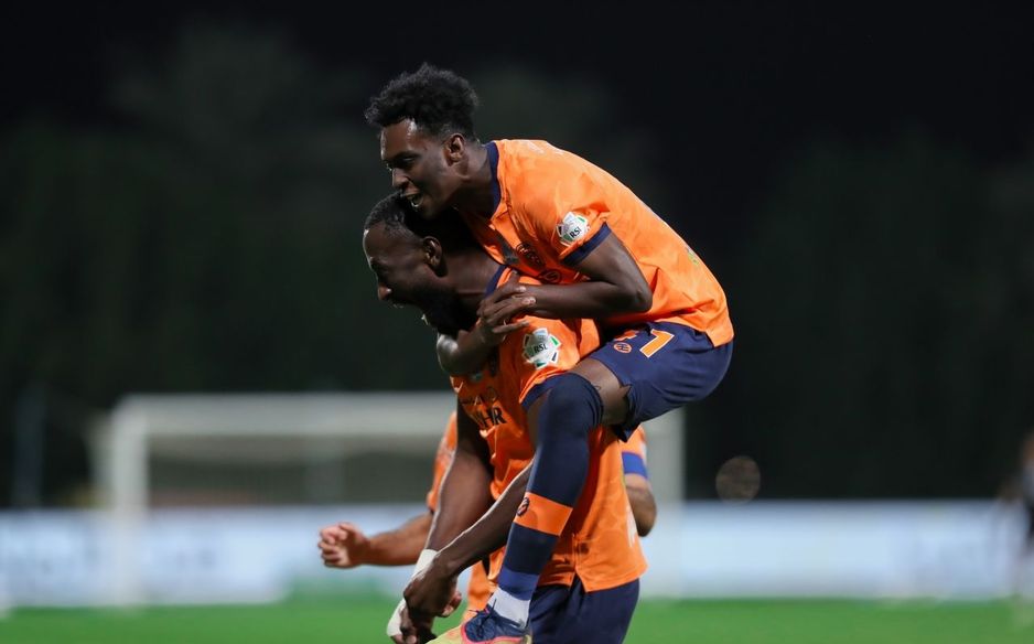 غانفولا يحتفل بتسجيل هدفه الثاني هذا الموسم مع الفيحاء