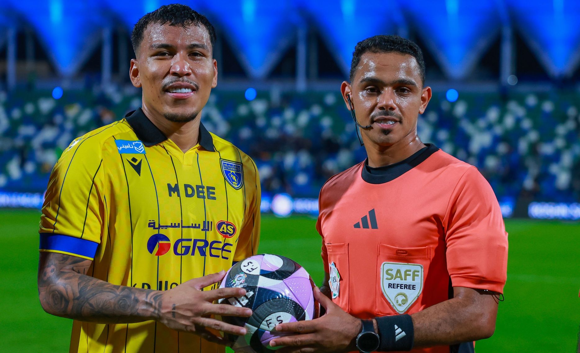 روجر مارتينيز يحصل على كرة الهاتريك السادسة في الموسم