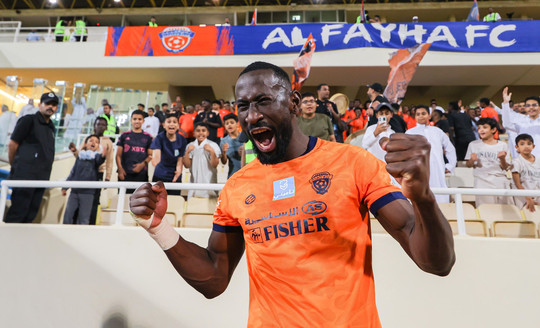 غانفولا يحتفل بالانتصار على الأخدود