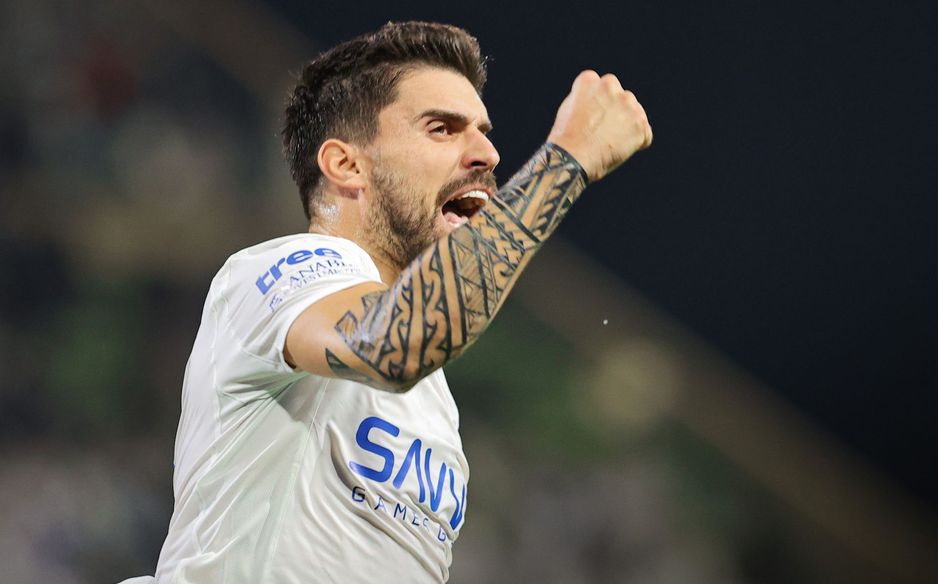 أظهر نيفيز ملامحًا تُعبّر عن انتصاره في البحث عن تصحيح خطأ الهدف العكسي