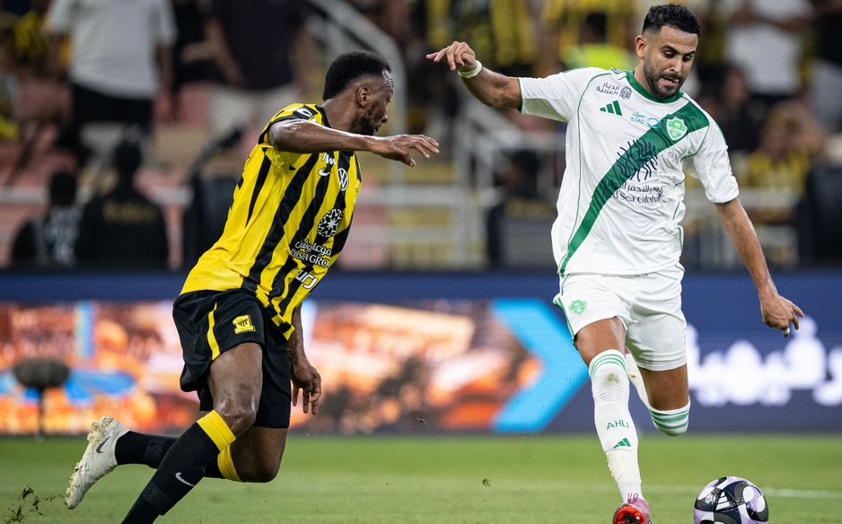 رياض محرز يحمل مسؤولية كبرى في بناء هجمات الأهلي