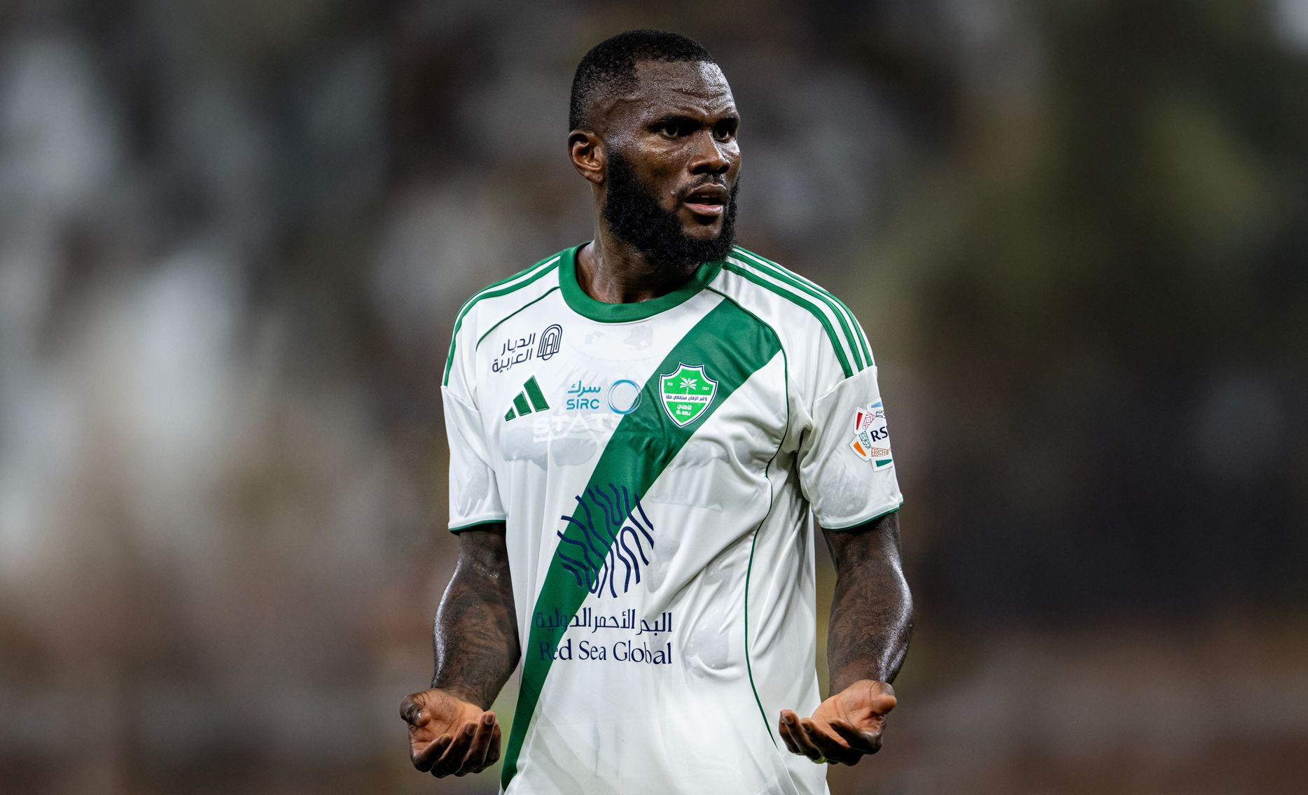 فرانك كيسيه أحد نجوم الأهلي في ديربي البحر