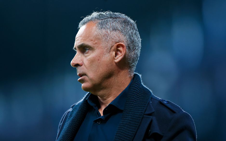 موقف غوميز ازداد تعقيدًا في أول مباراة يقودها على ملعب المملكة أرينا