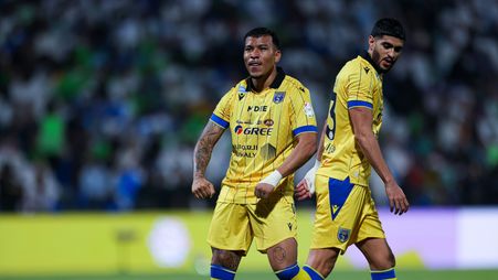 Al Taawoun's Roger Martinez scores at Al Fateh