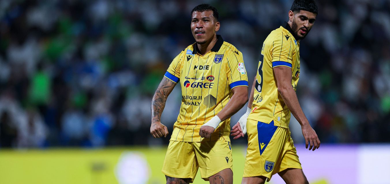 Al Taawoun's Roger Martinez scores at Al Fateh