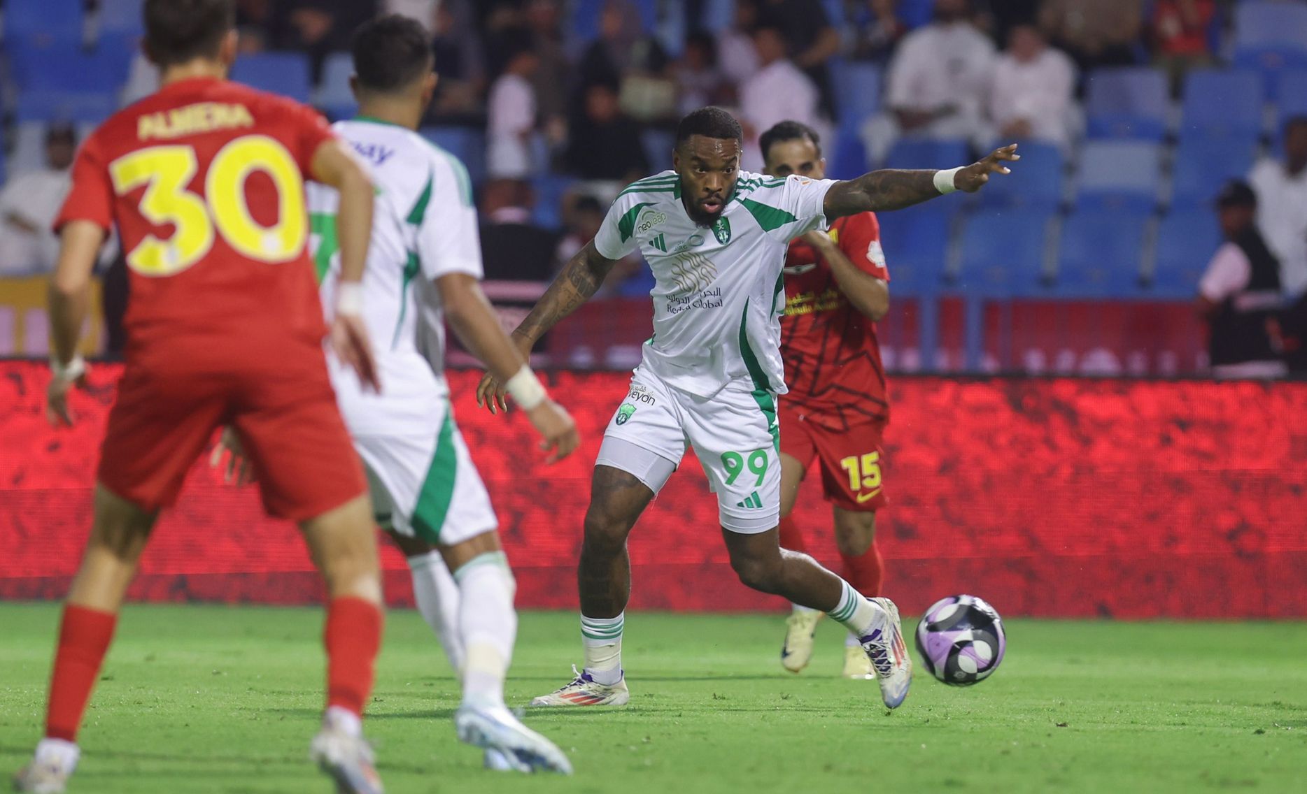 الجولة التاسعة تنطلق بديربي وصدام بين الأهلي والقادسية