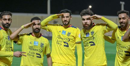 سلطان تنكر ونواف الحبشي وأحمد النخلي وعبد الرحمن الدخيل يحتفلون مع السومة على طريقته