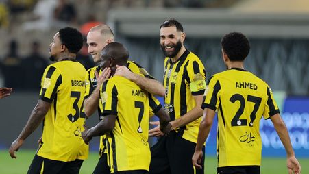 الاتحاد يعبر الرياض بثنائية