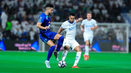 الهلال يستضيف الفتح.. وضمك والنجمة يواجهان عقدة الانتصارات