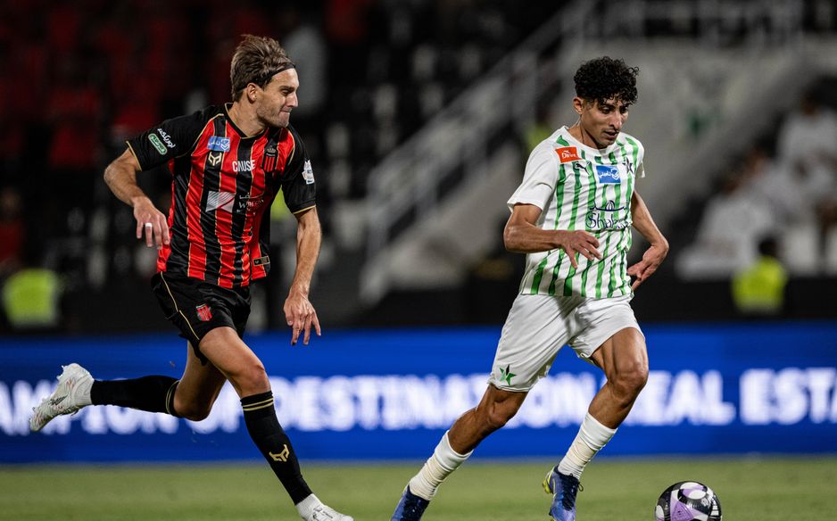 Summer signing Sergio Gonzalez (L) should be a real leader in the Al Riyadh defence