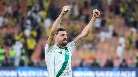 المدافع الصلب يستمر… الأهلي يعلن التجديد مع ديميرال حتى 2029