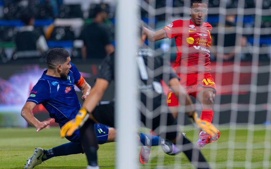 Marwane Saadane will be out to stop the likes of Musab Al Juwayr once more, like here when Al Fateh hosted Al Qadsiah