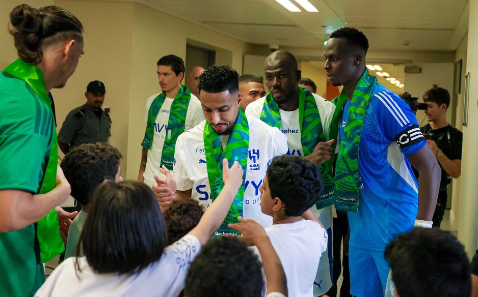 جمعت أول مواجهات الموسم بين السنغاليين اللاعبين ميندي وكوليبالي خلال سبتمبر الماضي في قمة التعادل 3-3