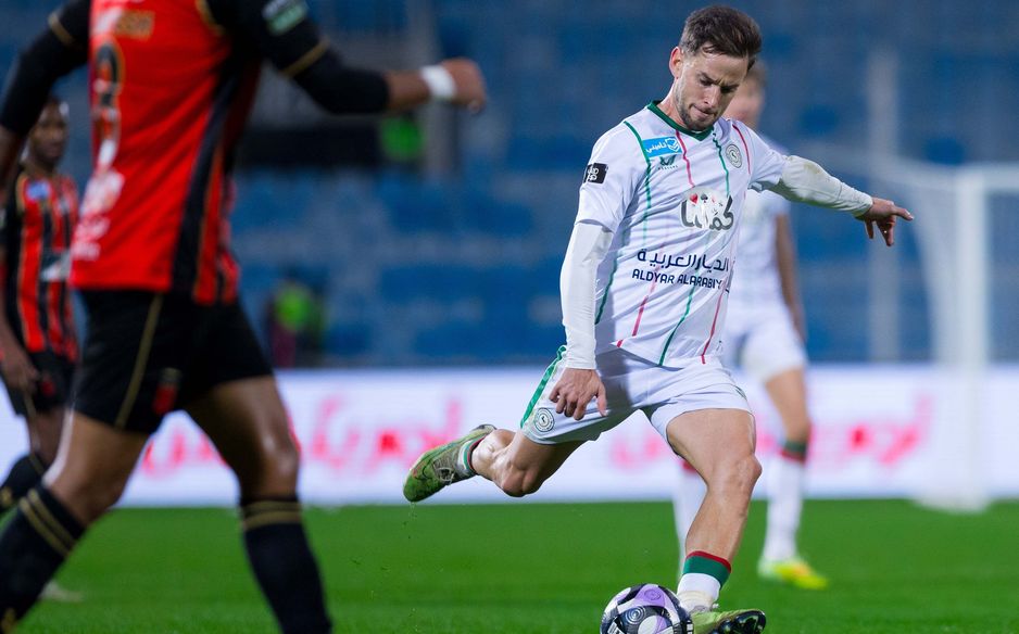 خلق الإسباني ألفارو ميدران خطورة عالية عبر صناعة الفرص من الركلات الحرة