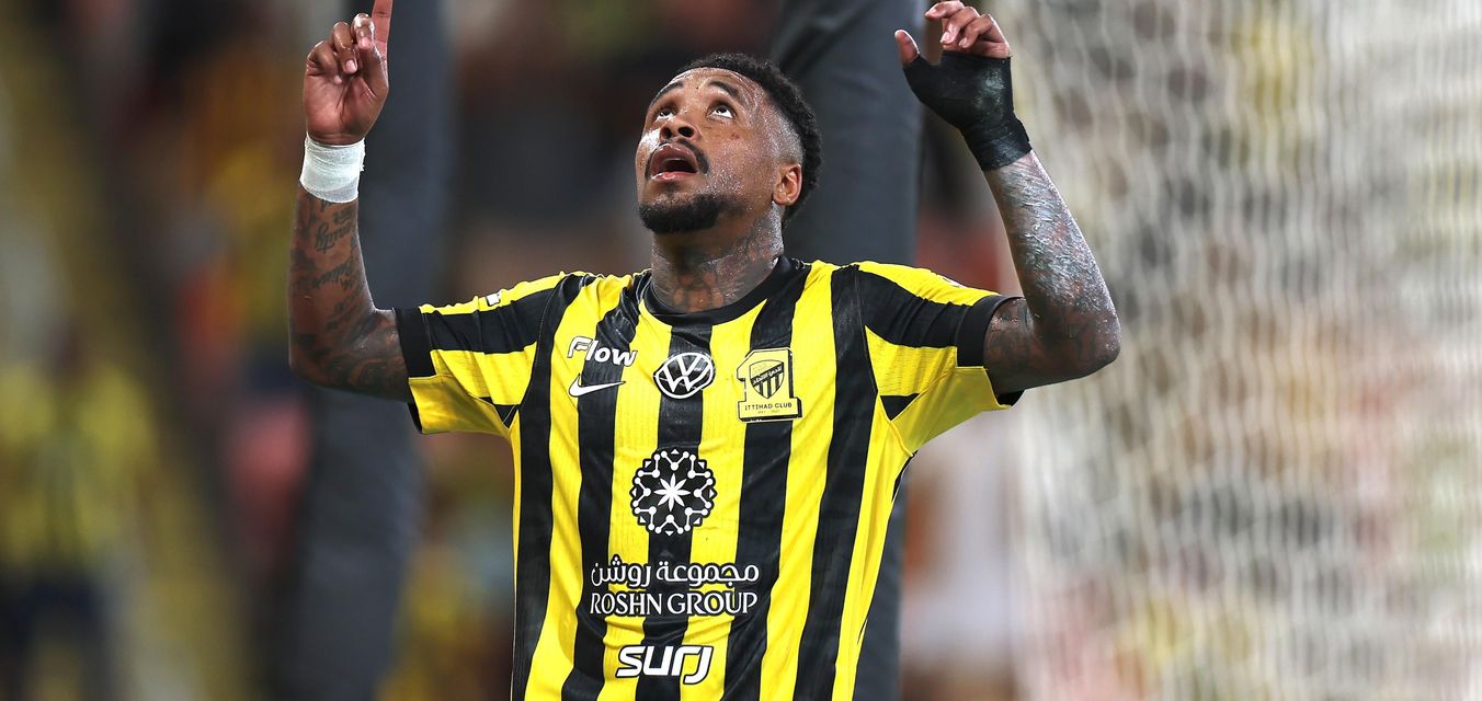 بيرغواين يحتفل بهدفه في مرمى الشباب بعد غياب 4 مباريات عن التسجيل