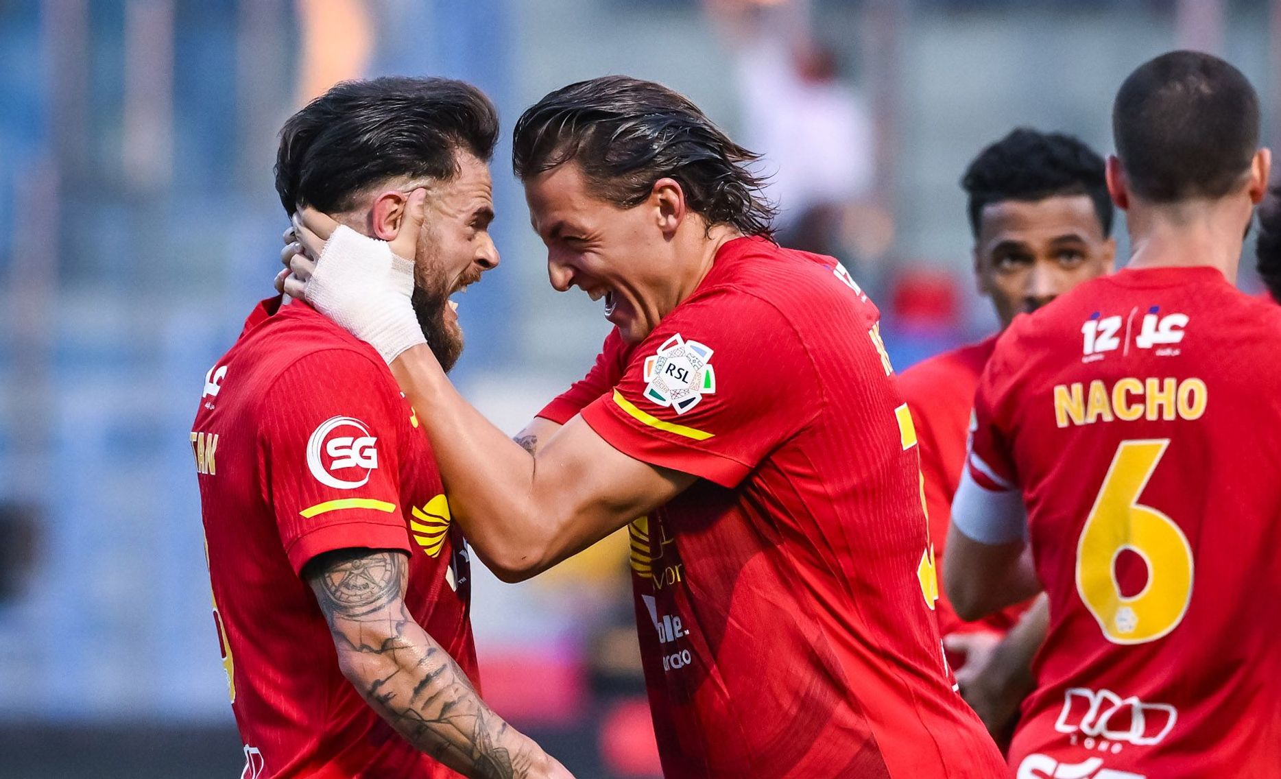 احتفالية مميزة بين ريتيغي ونانديز بالهدف في مرمى ضمك