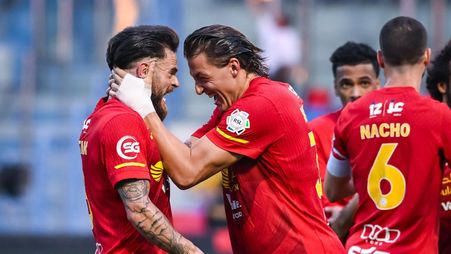 احتفالية مميزة بين ريتيغي ونانديز بالهدف في مرمى ضمك