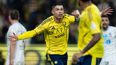 كريستيانو رونالدو يحتفل بهدفه في مرمى الأخدود