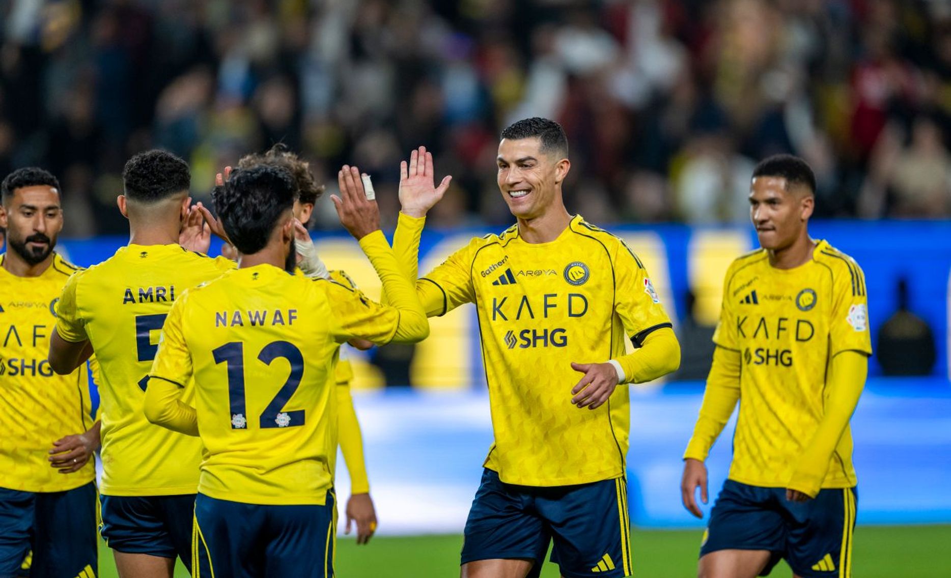 النصر يكتب التاريخ بعشرة انتصارات متتالية.. ويشعل صراع القمة على سلم الترتيب