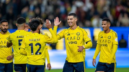 النصر يكتب التاريخ بعشرة انتصارات متتالية.. ويشعل صراع القمة على سلم الترتيب