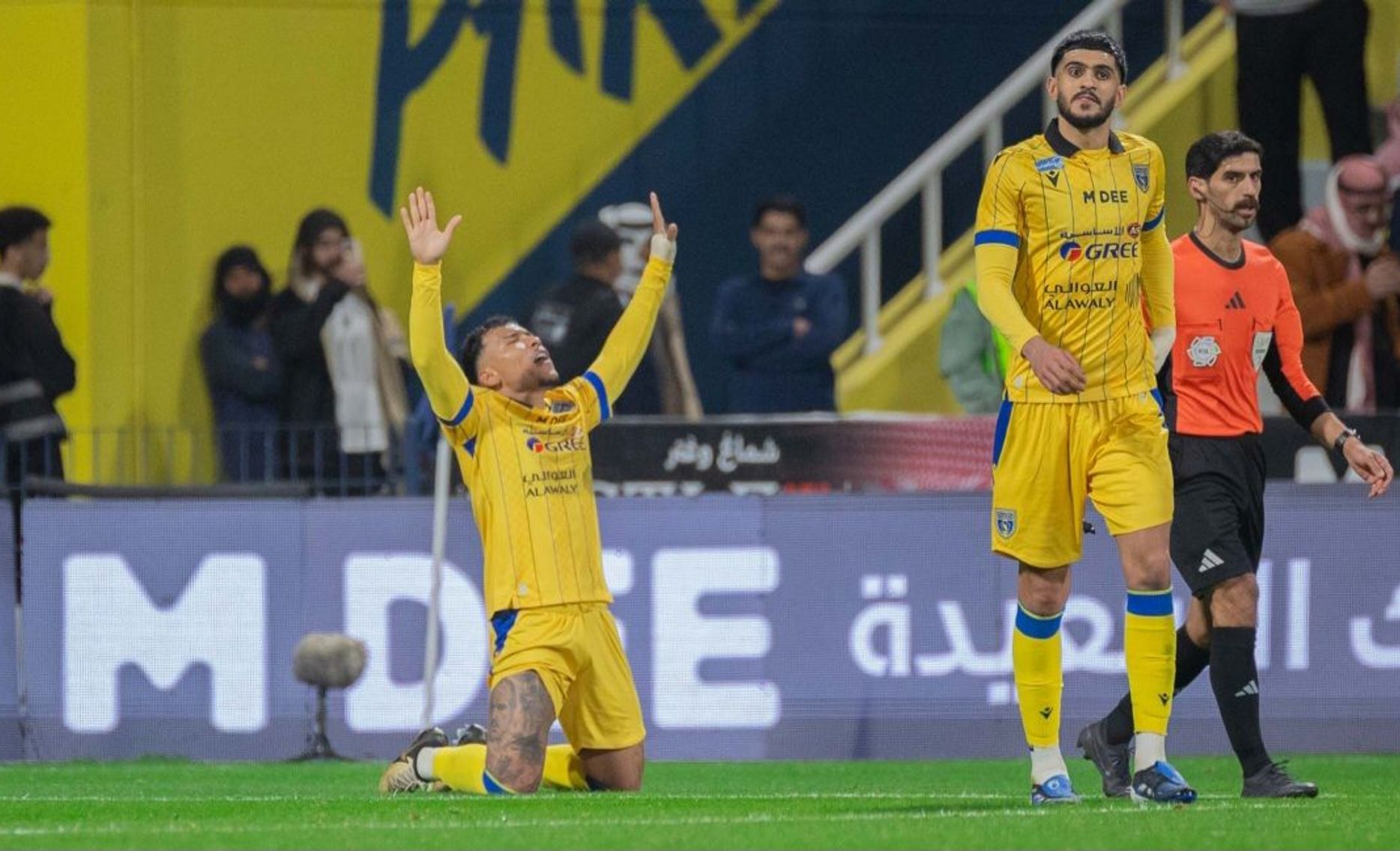 مارتينيز ينقذ التعاون ويقوده لفوز صعب على النجمة