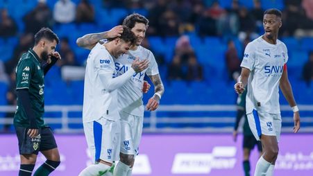 الهلال يقلص الفارق مع النصر بثلاثية في شباك الخلود