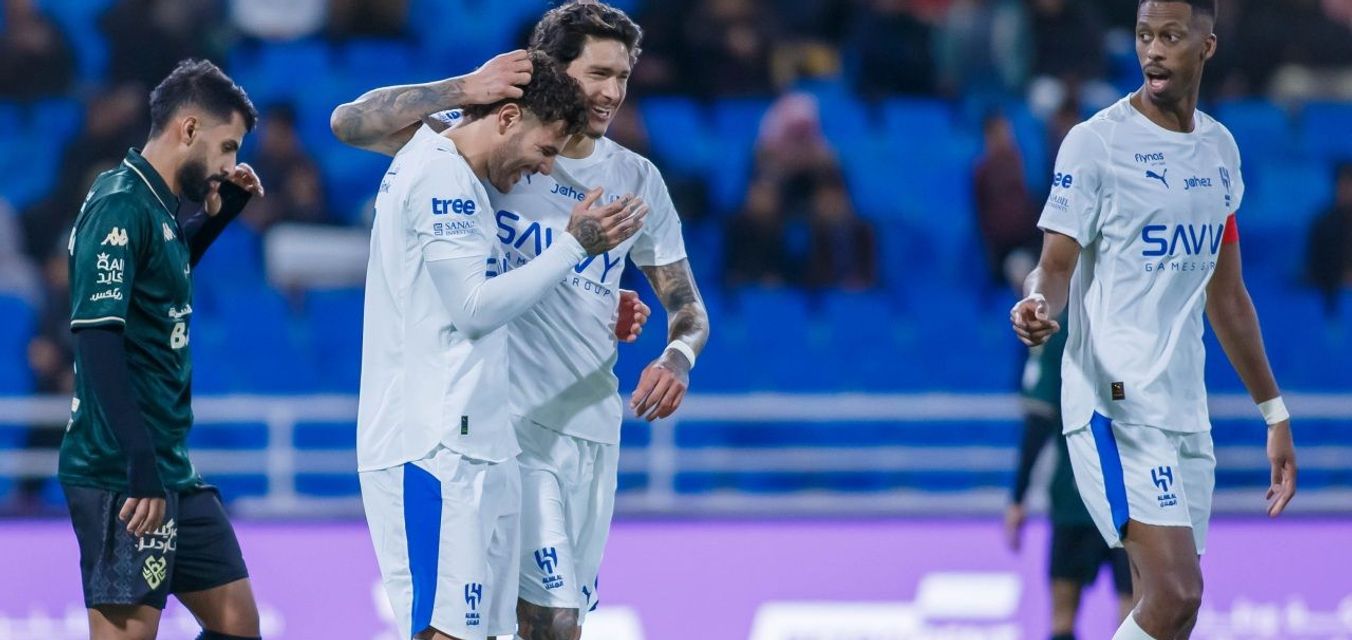 الهلال يقلص الفارق مع النصر بثلاثية في شباك الخلود