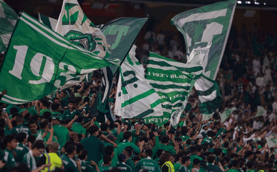جماهير الأهلي يحتفلون بالتفوق المبكر لفريقهم في القمة