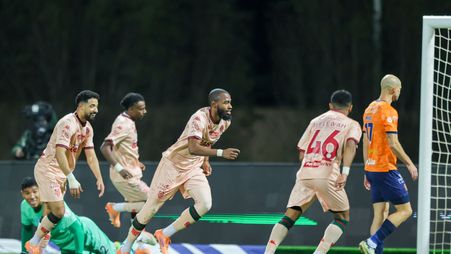 الخلود يكتسح الفيحاء بخماسية نظيفة في المجمعة