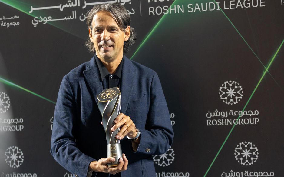 Al Hilal manager Simone Inzaghi with his RSL December Manager of the Month award