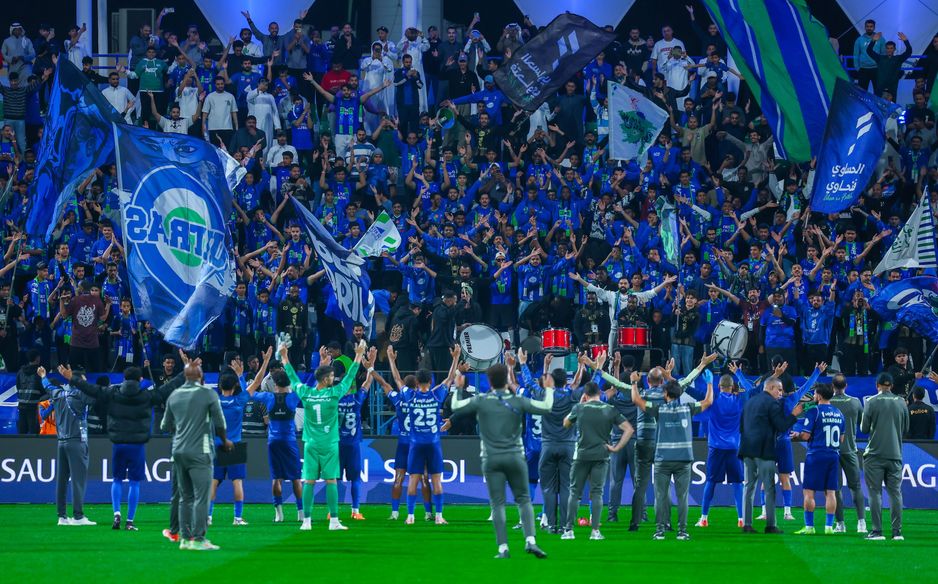 Al Fateh celebrate win v Shabab with fans