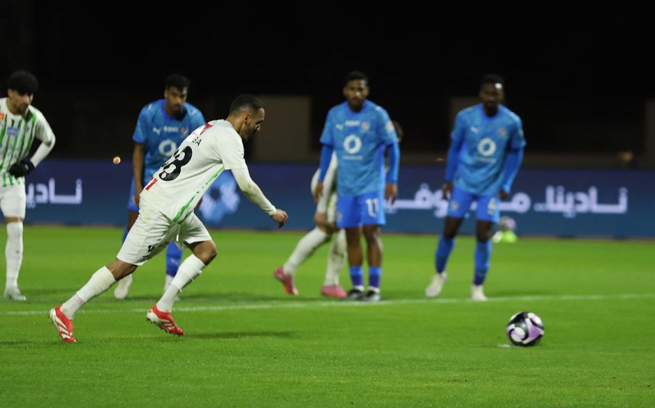 بوطوبة افتتح أهدافه من علامة الجزاء في مباراة فريقه بمدينة تبوك في الوقت نفسه الذي أحرز كالفو فيه هدفه الوحيد في مرمى الرياض