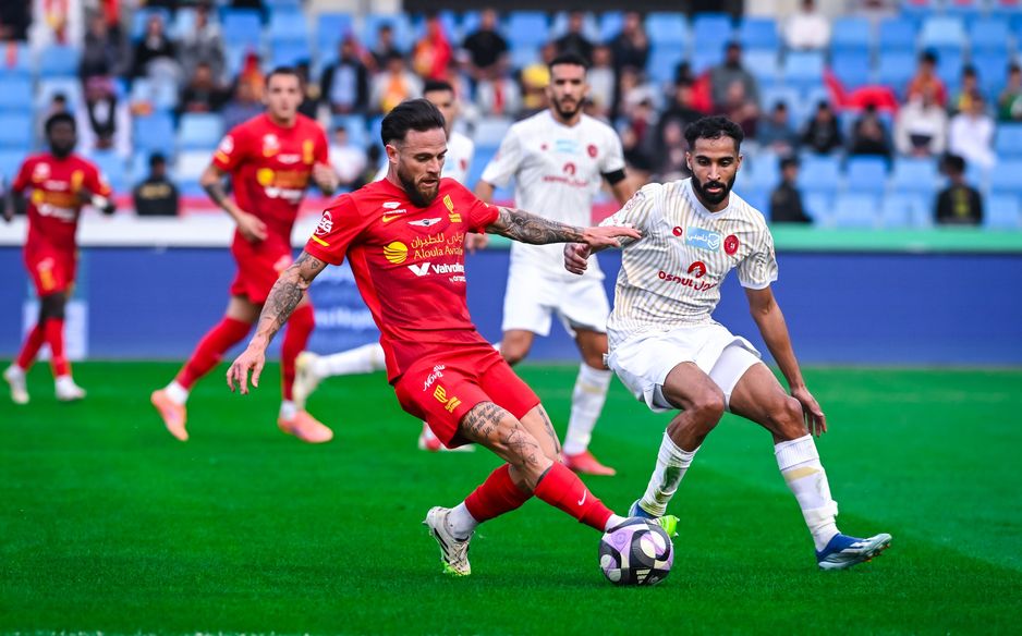 Al Qadsiah's all-action midfielder Nahitan Nandez (L)