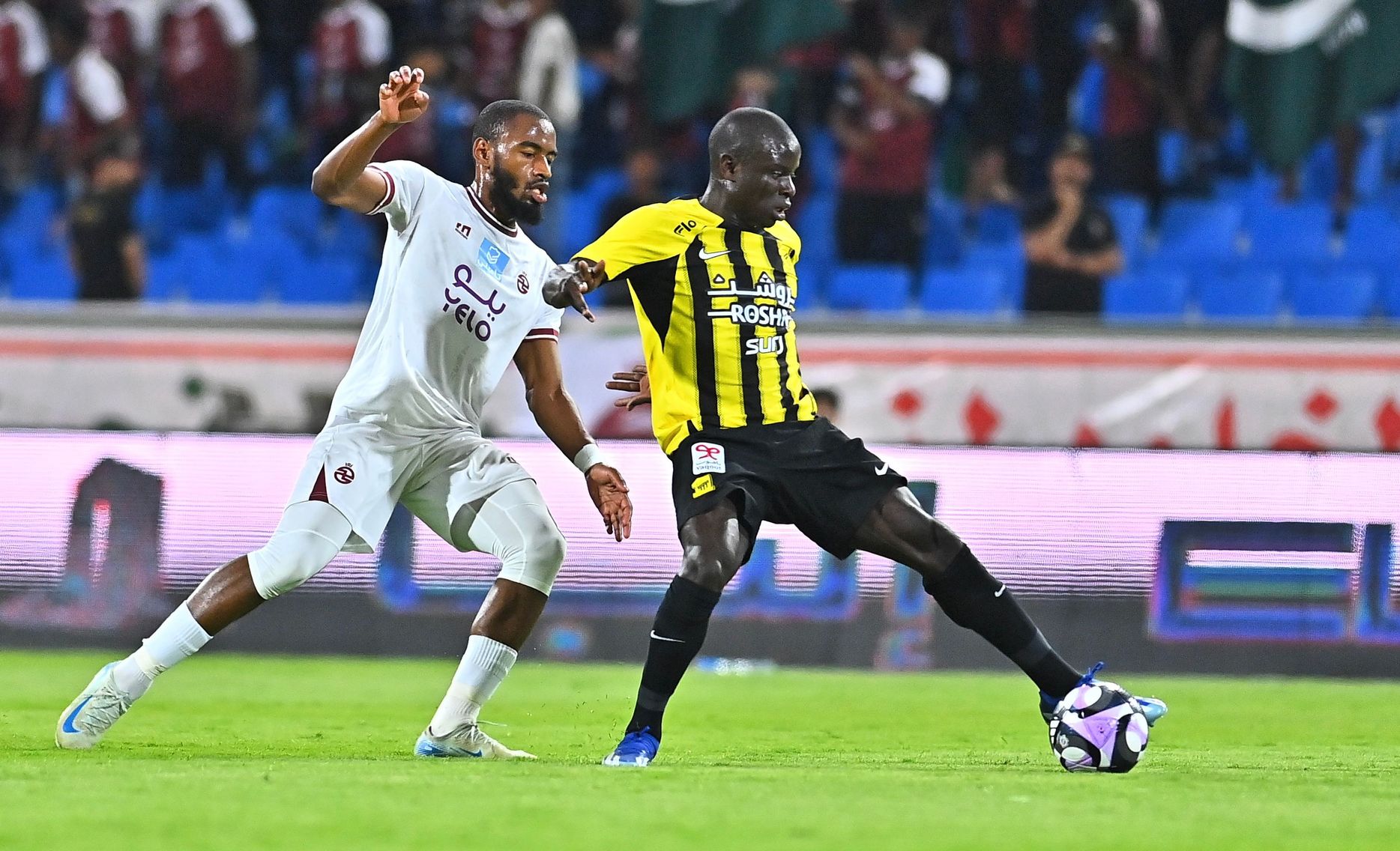 التعاون يصطدم بالشباب.. والاتحاد بضيافة الخلود