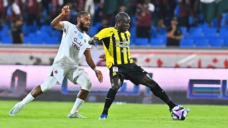 التعاون يصطدم بالشباب.. والاتحاد بضيافة الخلود