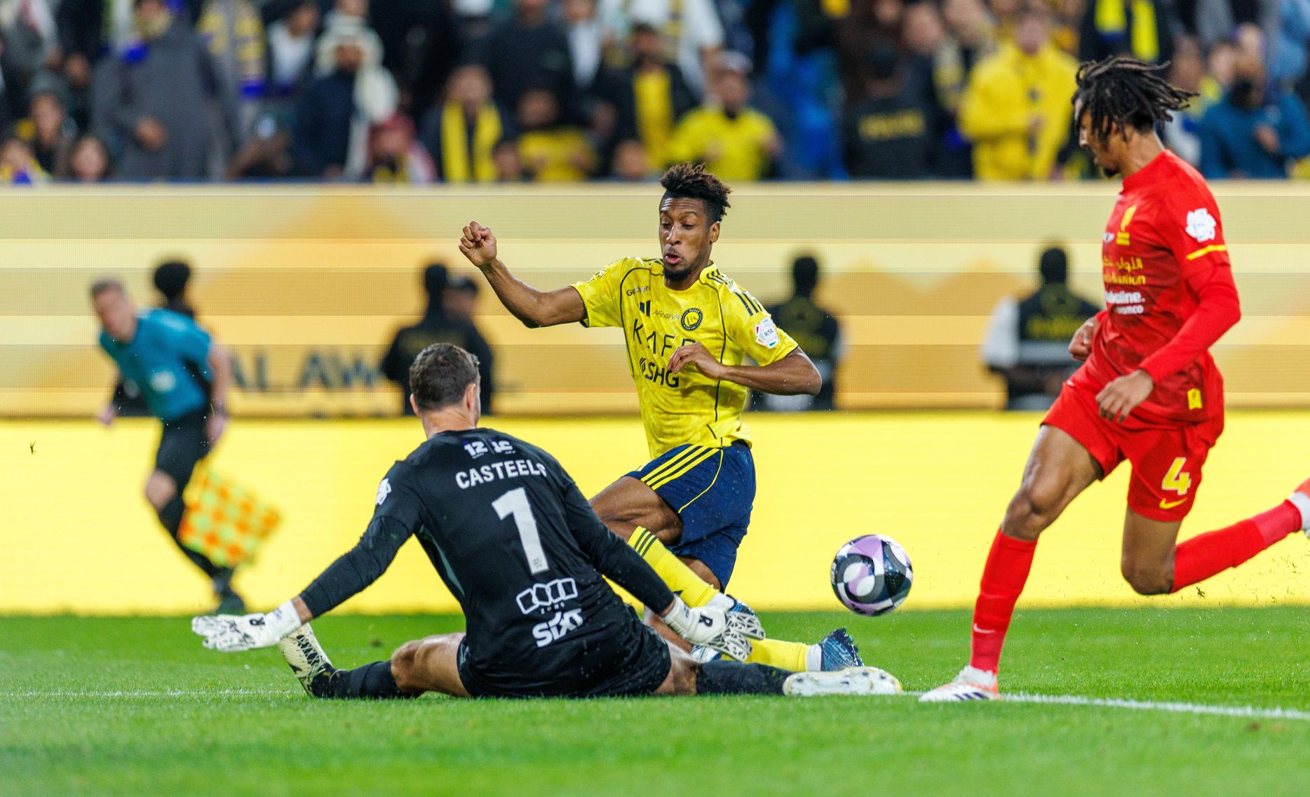 Kingsley Coman goes close to scoring for Al Nassr v Al Qadsiah