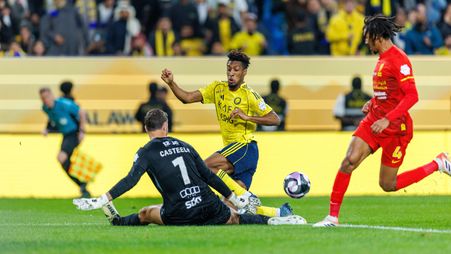 Kingsley Coman goes close to scoring for Al Nassr v Al Qadsiah