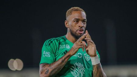 الأهلي يتجاوز الأخدود بهدف إيفان توني