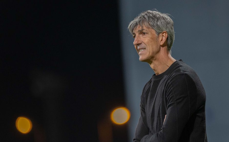 Al Shabab manager Imanol Alguacil badly needs a win