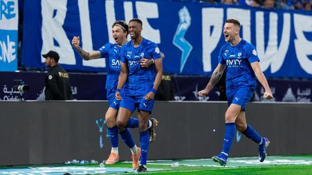 Mohammed Kanno (C) scores Al Hilal's second v Al Nassr