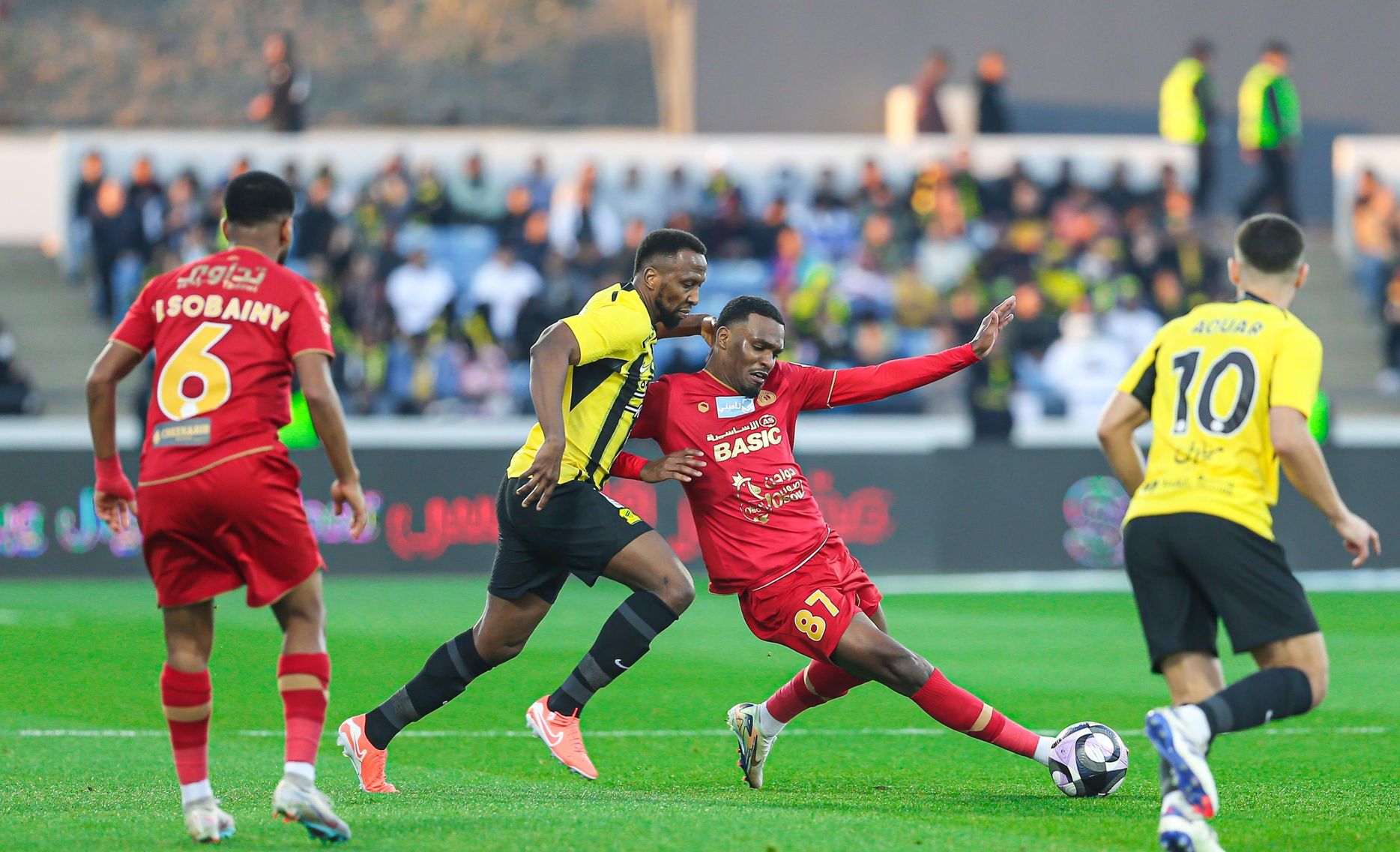 ثلاث مواجهات حاسمة في اليوم الثاني من الجولة 15